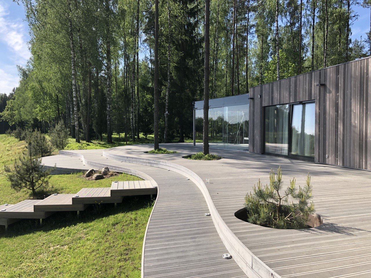 Skrūvpāļu pamati terasēm ar pakāpieniem